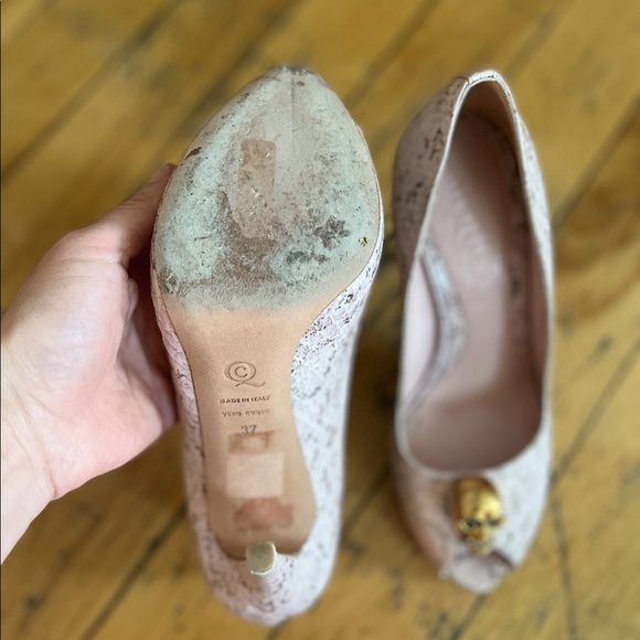 Alexander McQueen blush pink snakeskin Stiletto with skull Swarovski detail - Picture 7 of 7